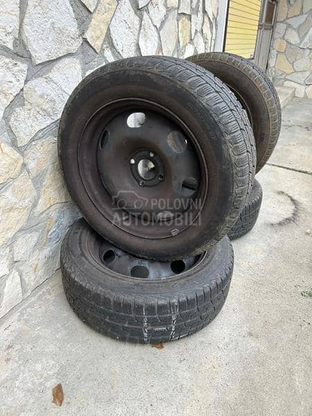 Firestone 215/55 R16 Zimska