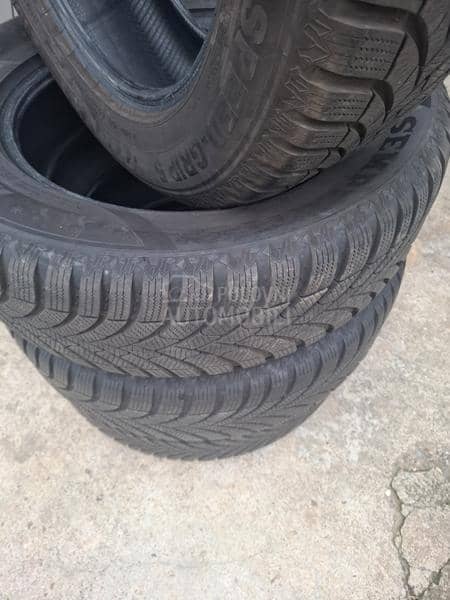 Semperit 215/65 R17 Zimska