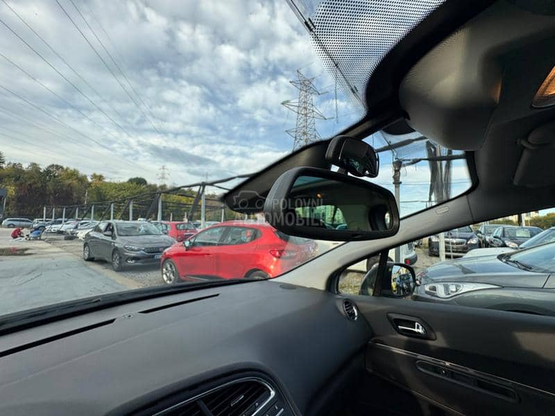 Peugeot 5008 2.0 HDi Pano HUD