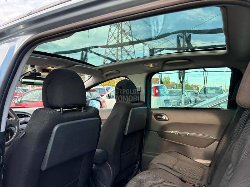 Peugeot 5008 2.0 HDi Pano HUD