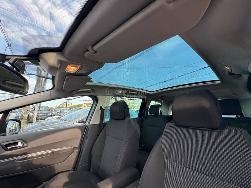 Peugeot 5008 2.0 HDi Pano HUD