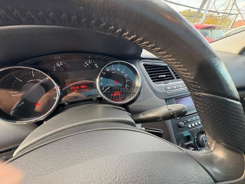 Peugeot 5008 2.0 HDi Pano HUD
