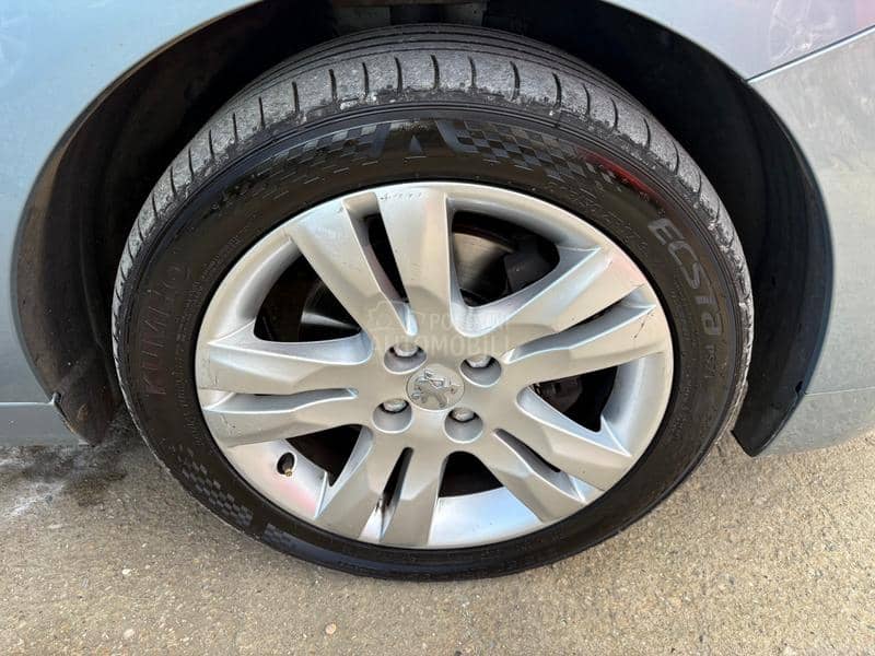 Peugeot 5008 2.0 HDi Pano HUD