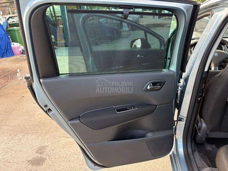 Peugeot 5008 2.0 HDi Pano HUD