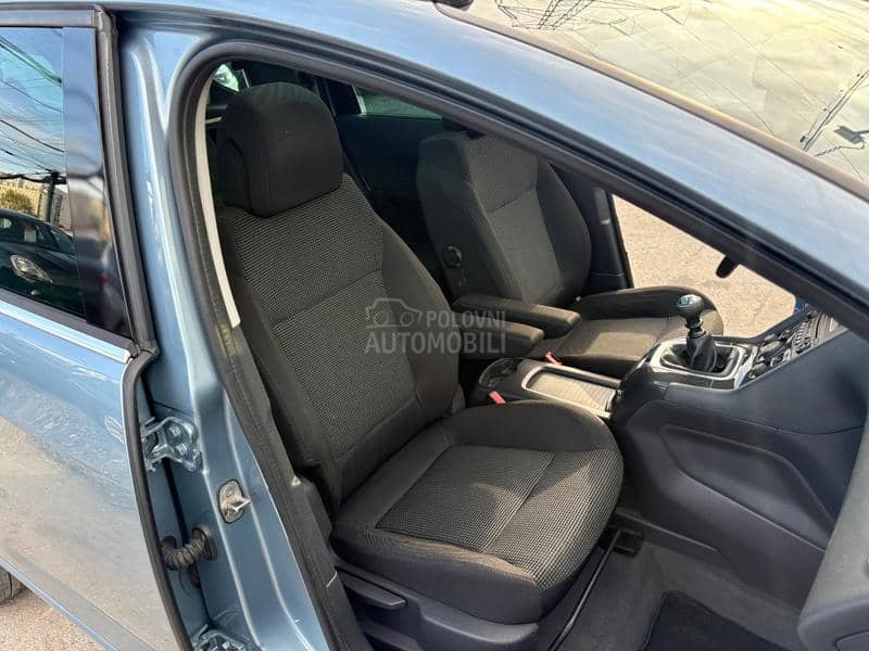 Peugeot 5008 2.0 HDi Pano HUD