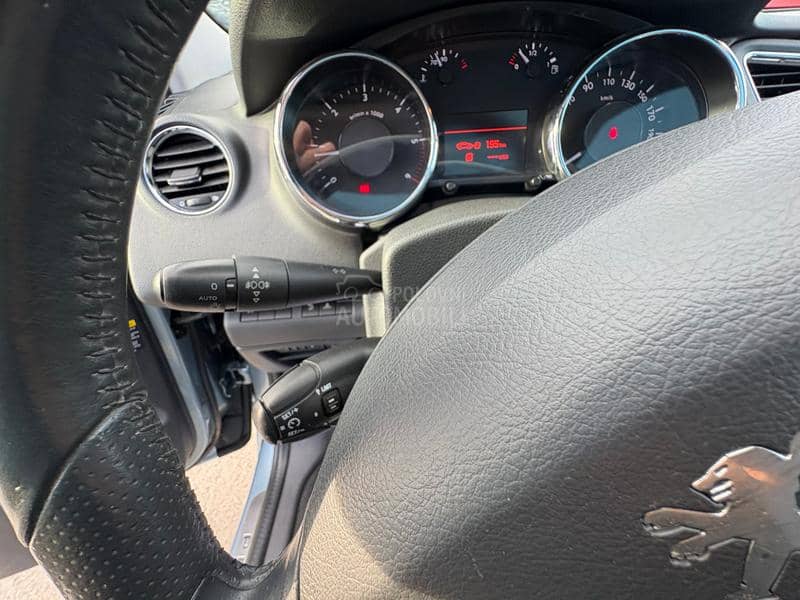 Peugeot 5008 2.0 HDi Pano HUD