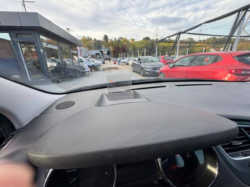 Peugeot 5008 2.0 HDi Pano HUD