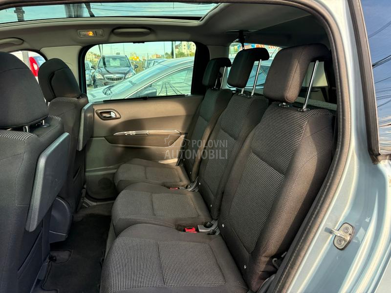 Peugeot 5008 2.0 HDi Pano HUD