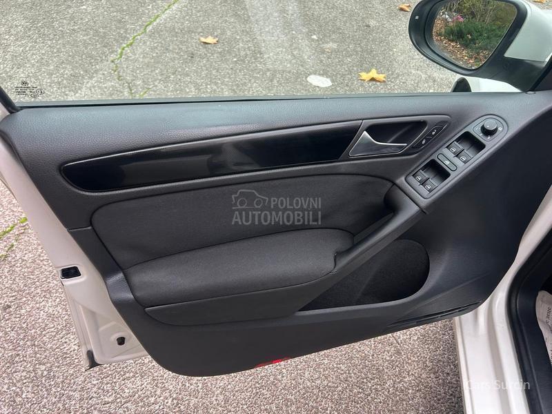 Volkswagen Golf 6 1.6 HIGHLINE