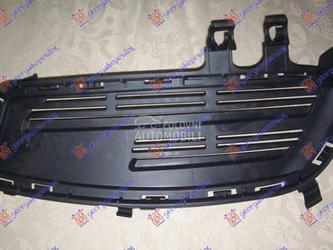 RESETKA PREDNJEG BRANIKA UNUTR za Mercedes Benz A Klasa od 2012. do 2015. god.