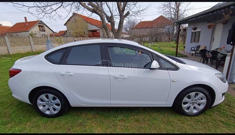 Opel Astra J 1.4 turbo