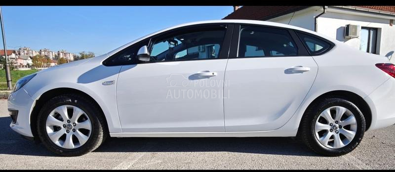 Opel Astra J 1.4 turbo