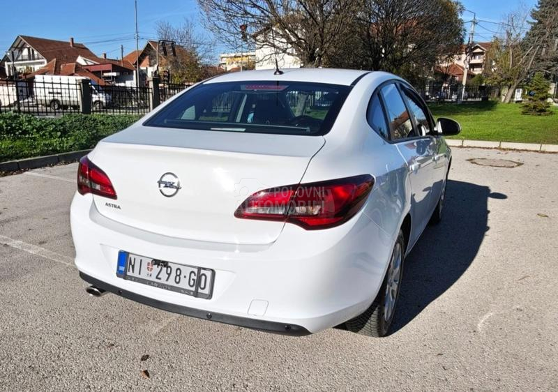 Opel Astra J 1.4 turbo