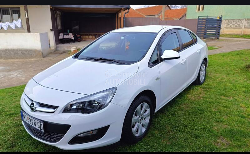Opel Astra J 1.4 turbo