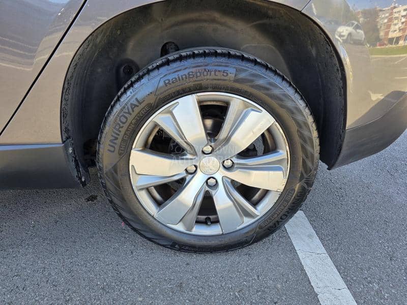 Peugeot 2008 1.6e hdi Allure