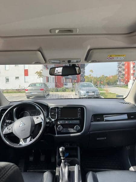 Mitsubishi Outlander 