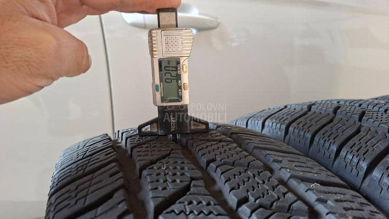 Continental 215/75 R16 Zimska