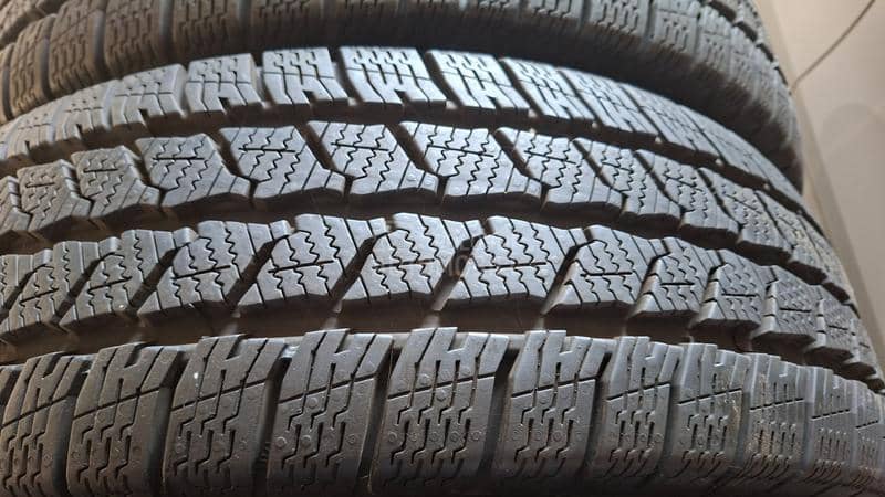 Continental 215/75 R16 Zimska