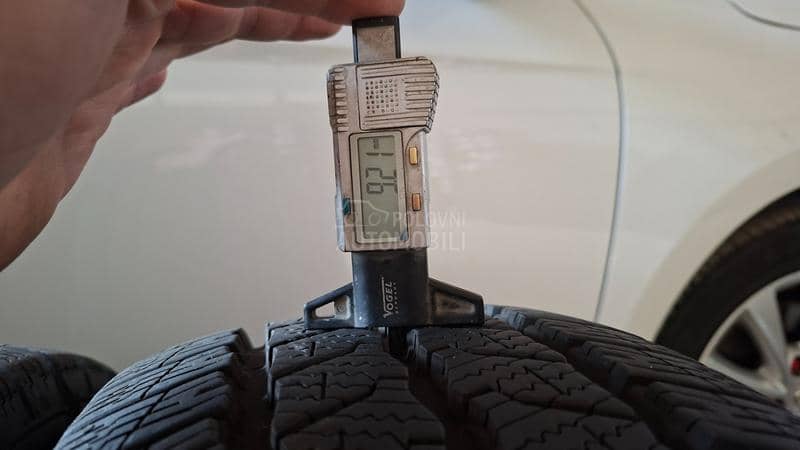 Continental 215/75 R16 Zimska