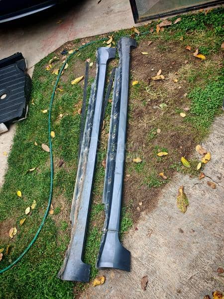 sajtne vrata, lajsne