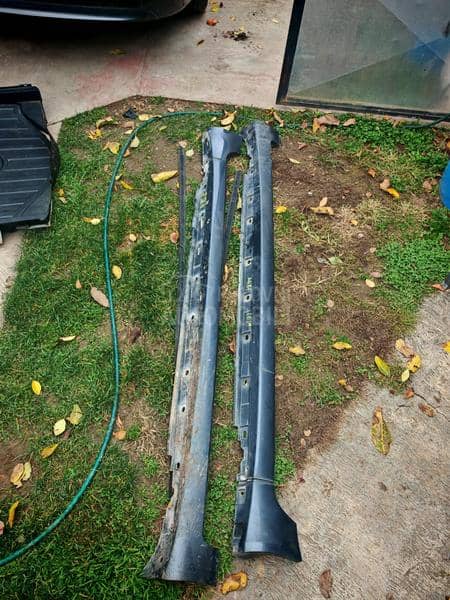 sajtne vrata, lajsne