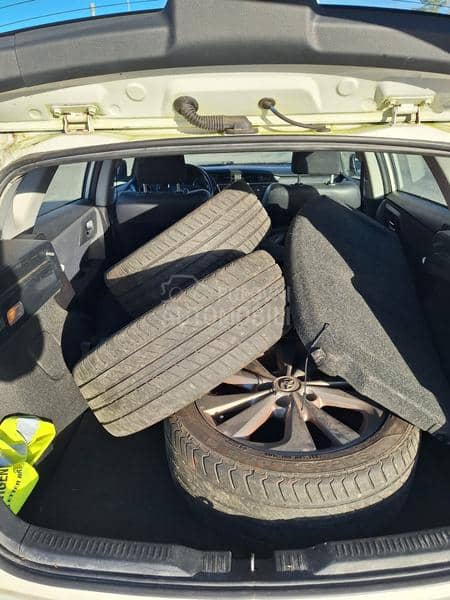 Toyota Auris 1,8 HYBRID