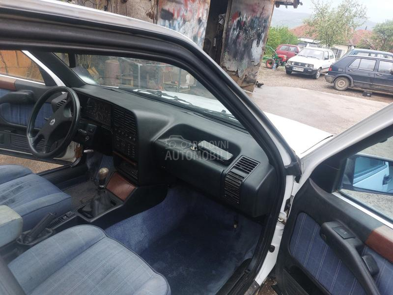 Lancia Thema 2.5 KUPLJENA NOVA