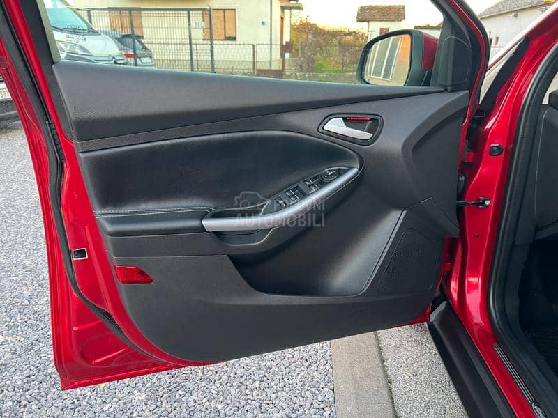 Ford Focus 1.6/TITANIUM/LED