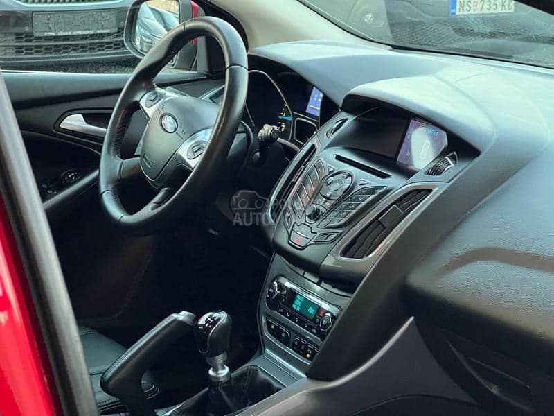 Ford Focus 1.6/TITANIUM/LED