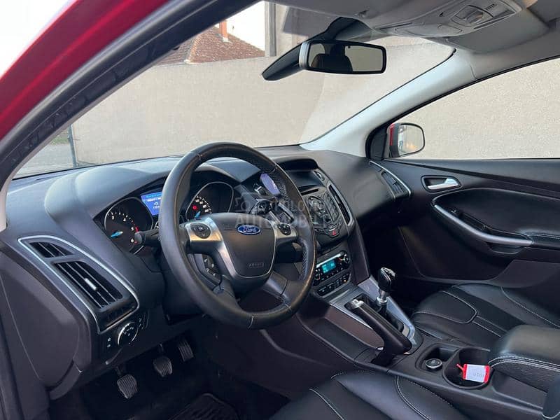 Ford Focus 1.6/TITANIUM/LED
