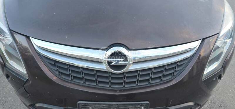 Opel Zafira A16xnt 2012. god. -  kompletan auto u delovima