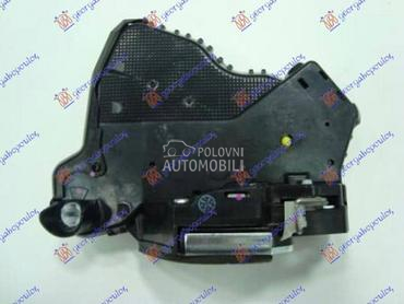 BRAVA PREDNJIH VRATA Desno za Toyota Hilux od 2005. do 2009. god.