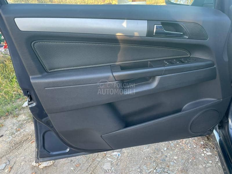 Opel Zafira B COSMO Oprema