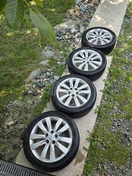 Kumho 225/45 R17 Zimska