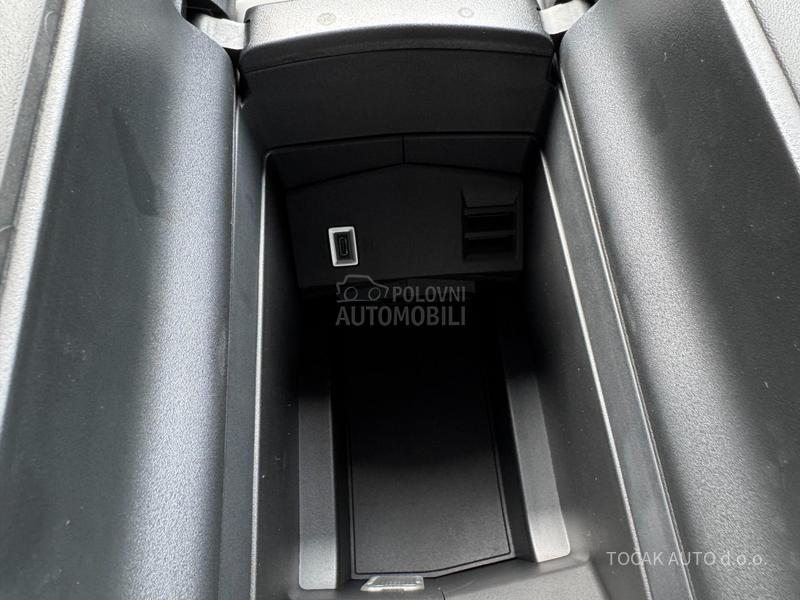 Peugeot 408 GT 1.6E 215