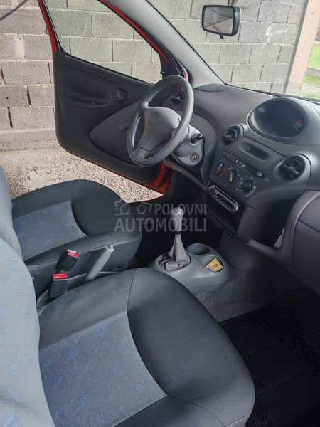 Toyota Yaris 1.0VVTI TEK. REG.