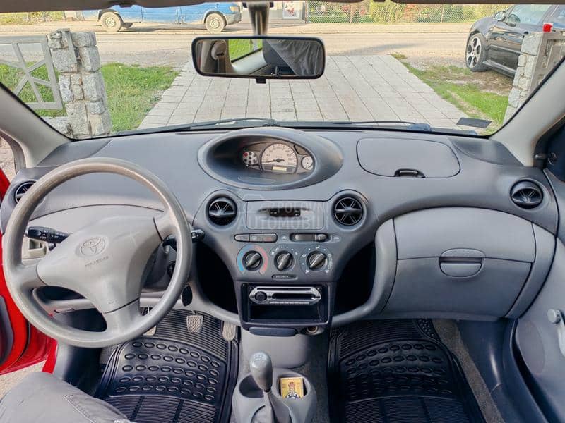 Toyota Yaris 1.0VVTI TEK. REG.