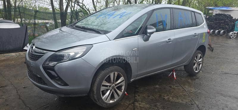 Opel Zafira Tourer 2012. god. -  kompletan auto u delovima