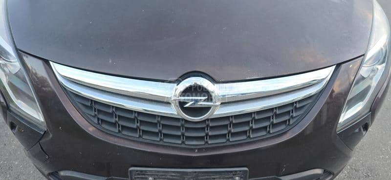 Opel Zafira Tourer 2012. god. -  kompletan auto u delovima