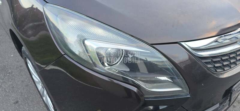 Opel Zafira Tourer 2012. god. -  kompletan auto u delovima