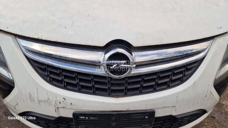 Opel Zafira Tourer 2012. god. -  kompletan auto u delovima