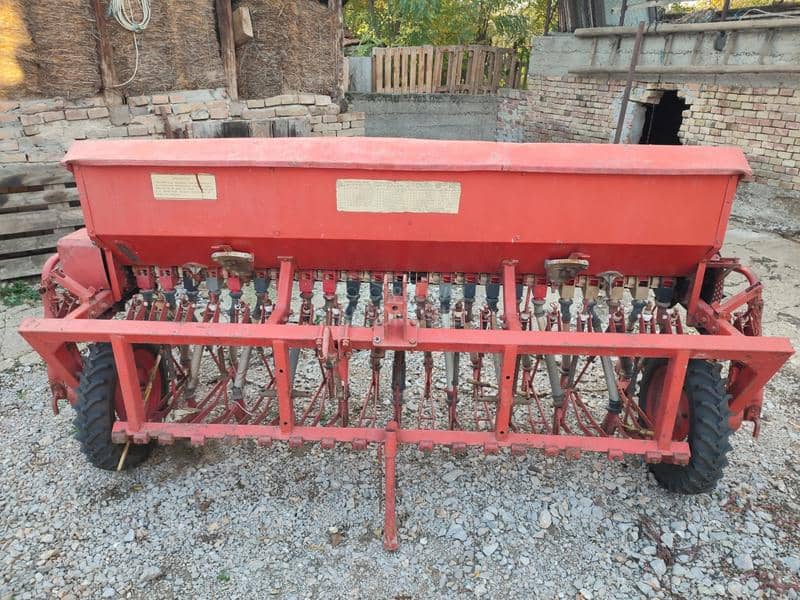 IMT zitna sejalica 23 lule