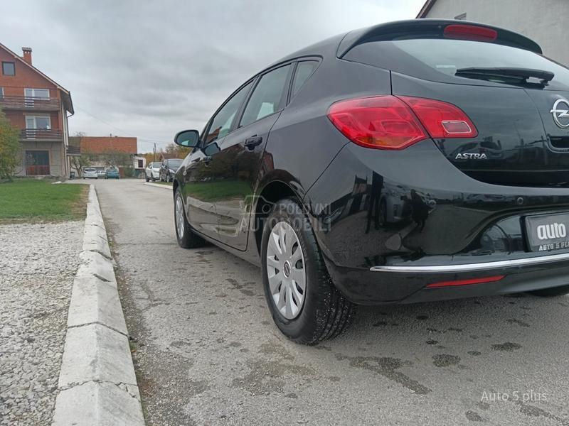 Opel Astra J 1.6 b