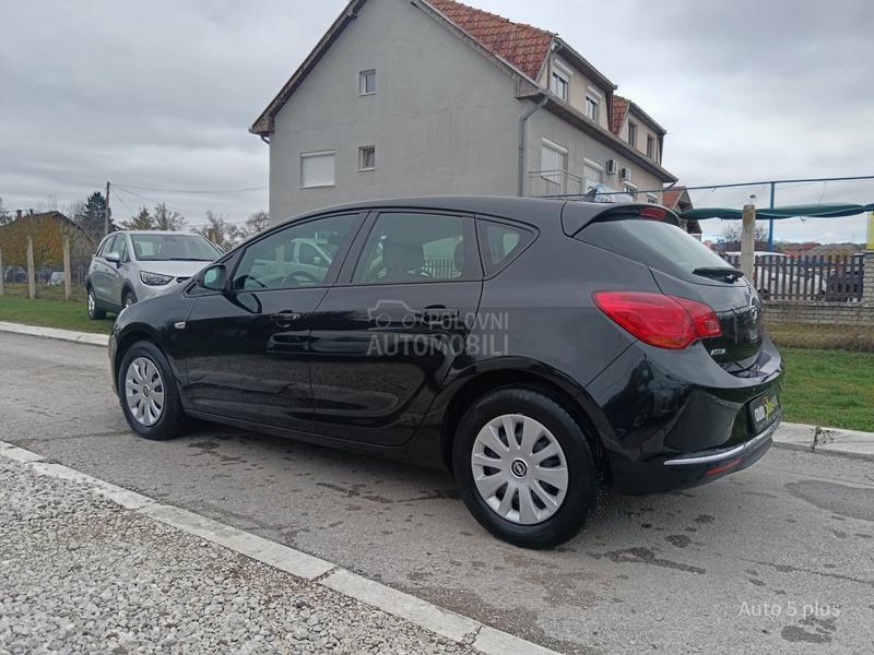 Opel Astra J 1.6 b