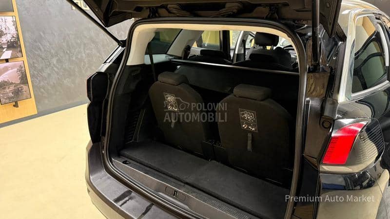 Peugeot 5008 //1.2PURETECH//KAM