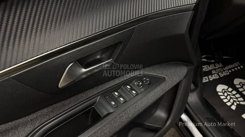 Peugeot 5008 //1.2PURETECH//KAM
