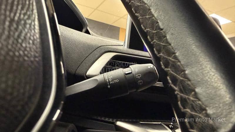 Peugeot 5008 //1.2PURETECH//KAM