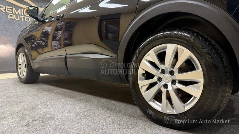 Peugeot 5008 //1.2PURETECH//KAM