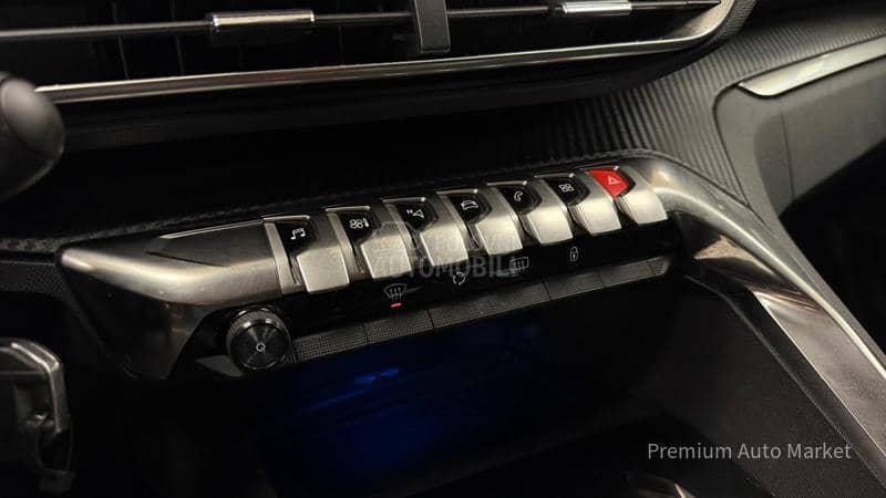 Peugeot 5008 //1.2PURETECH//KAM