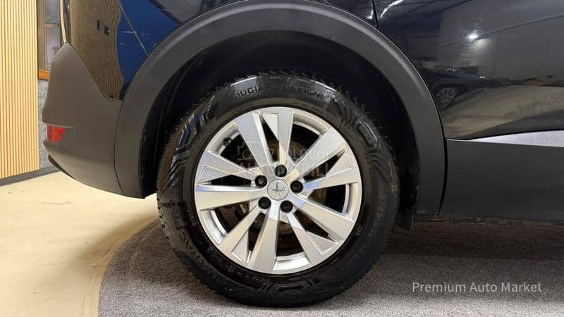 Peugeot 5008 //1.2PURETECH//KAM